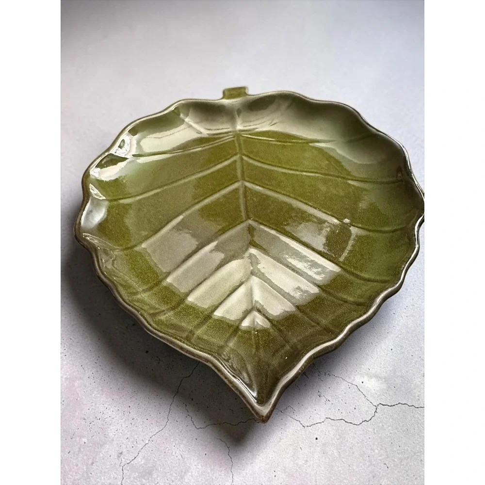 Pfaltzgraff Studio Pastoral Leaves Hand Crafted Leaf Shaped Serving Platter